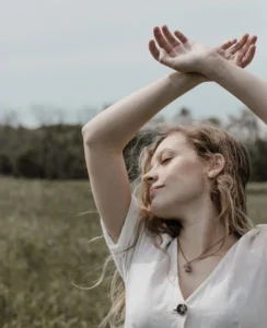 marisa harris 49unQg6WqJs unsplash 834x1024 1