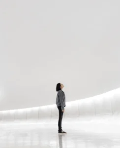 Vom Streben zum Sein: Wie du ein erfülltes Leben lebst 12 guilherme stecanella EefsBN5B5GE unsplash 834x1024 1