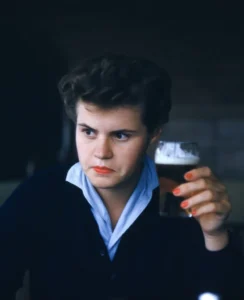 les anderson xiy52D5Qxh4 unsplash 834x1024 1