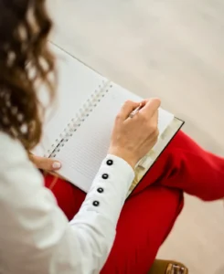 Hypochondrie – wenn der Schmerz im Kopf sitzt 11 kateryna hliznitsova 2THdTdKs0yU unsplash 1252x1536 1